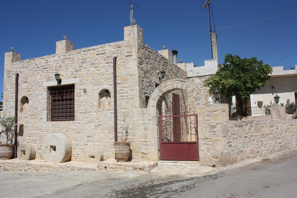 Fabrika * Vóroi
